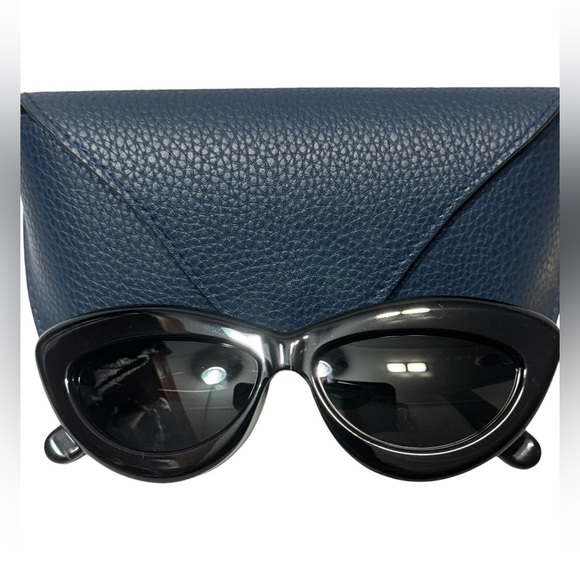 LOEWE Curvy Cat Eye Sunglasses Style #: LW40096I w/ BRANDED Case & Dustcloth EUC main image 6